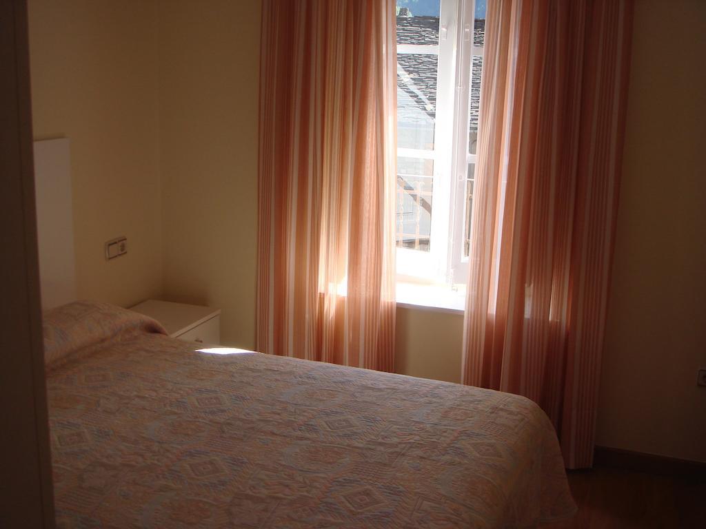 Apartamentos Valles Broto Rum bild
