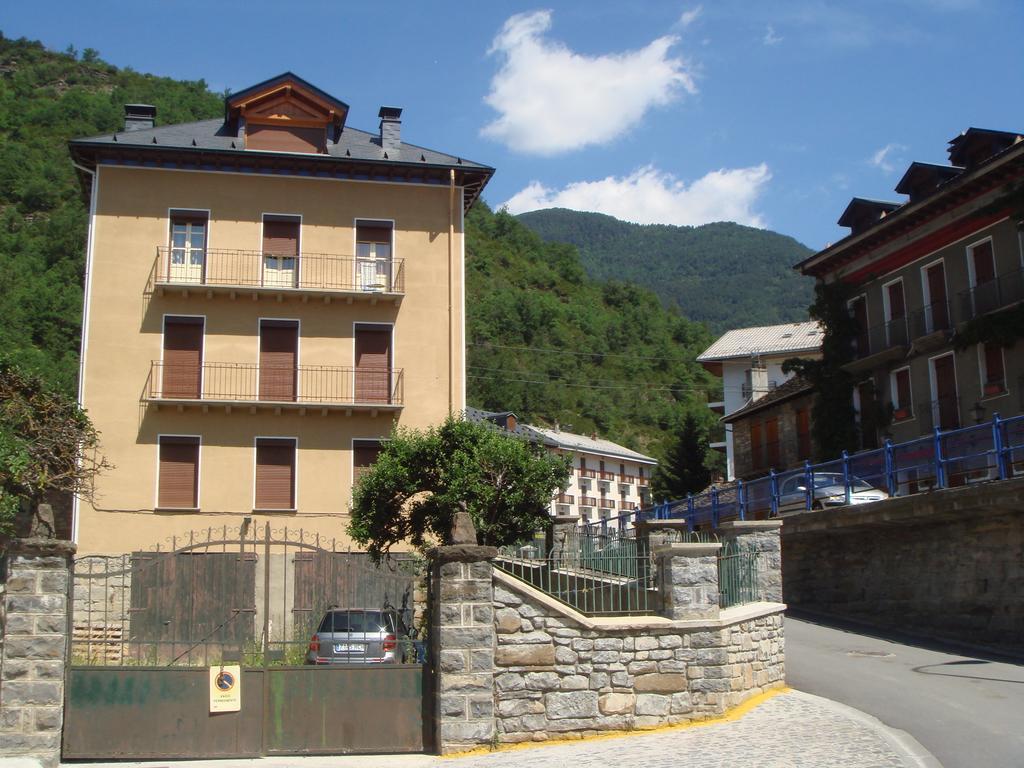 Apartamentos Valles Broto Rum bild