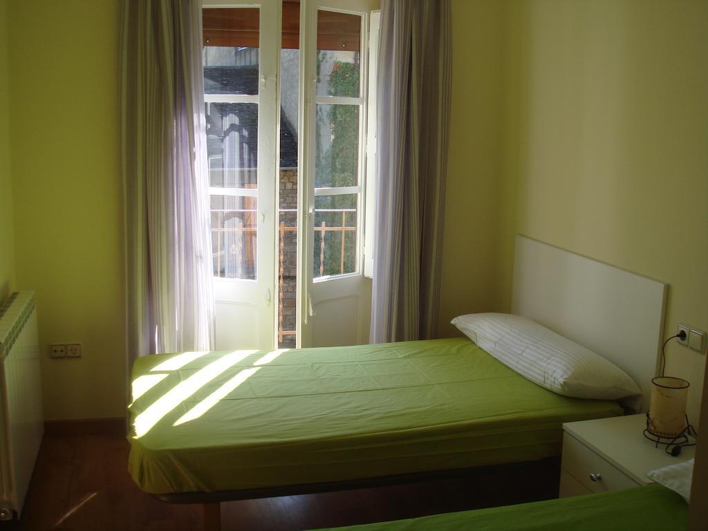 Apartamentos Valles Broto Rum bild